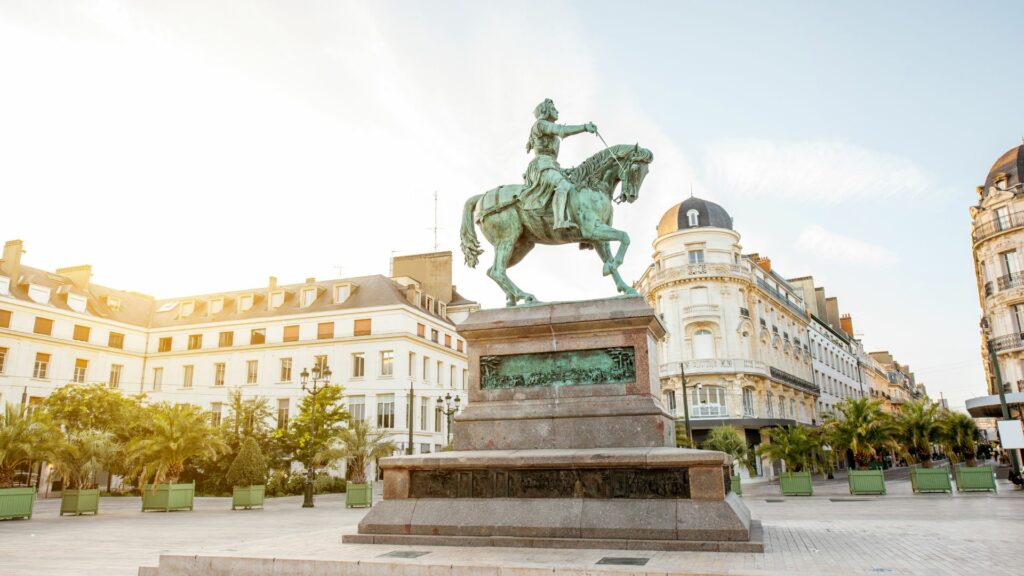 Statue équestre de Jeanne d’Arc sur la place du Martroi à Orléans