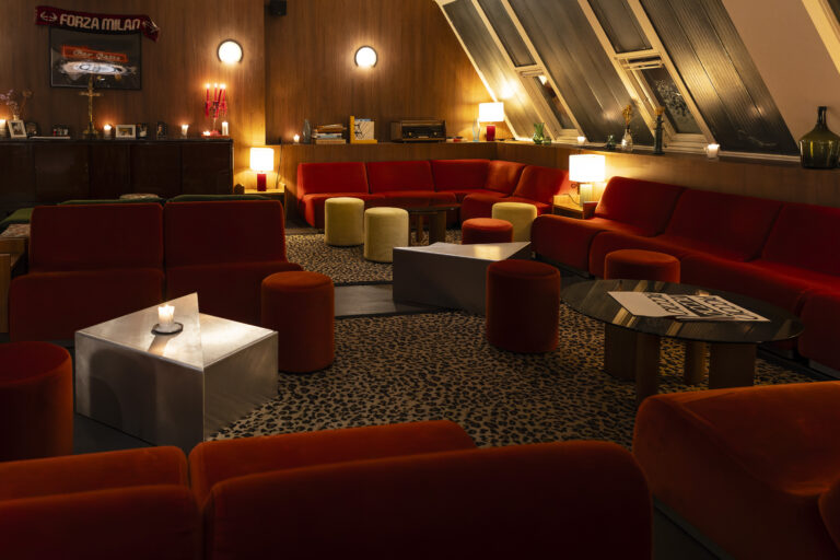 Espace lounge du Dimora Paris aménagé pour un séminaire ou une soirée d’entreprise