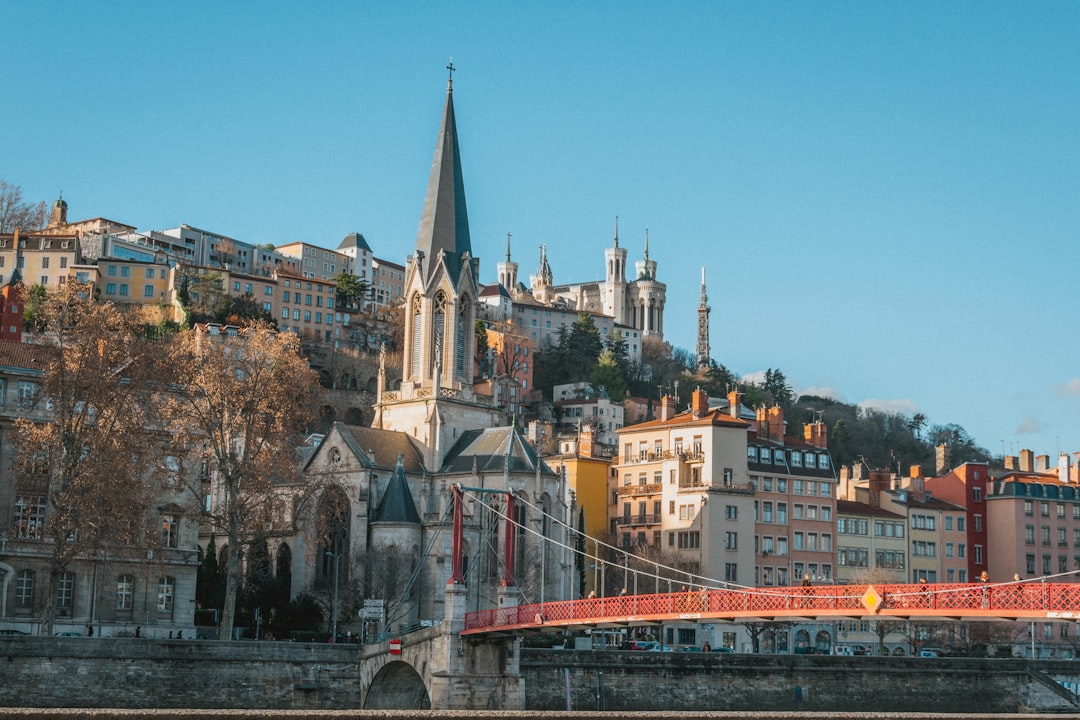 Cave voûtée lyonnaise transformée en espace séminaire pour équipe dirigeante