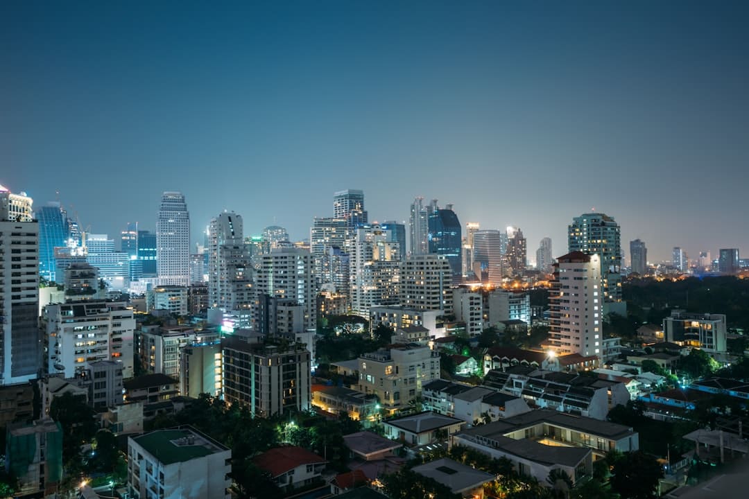 Salle de réunion avec vue sur Bangkok pour séminaire d'entreprise
