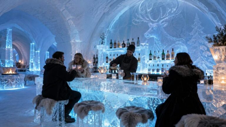 Salle de réunion Visiting Point de l'Arctic SnowHotel, espace événementiel professionnel de 115 m² pour séminaires d'entreprise à Rovaniemi