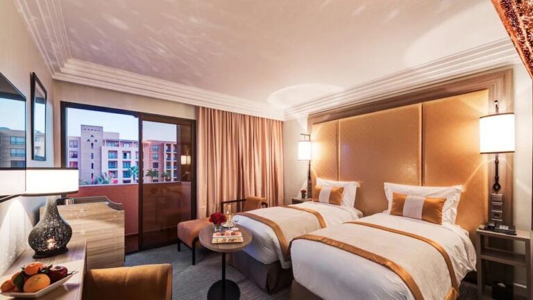 Chambre confort du Mövenpick Marrakech, hébergement 5 étoiles pour les groupes en séminaire d'entreprise
