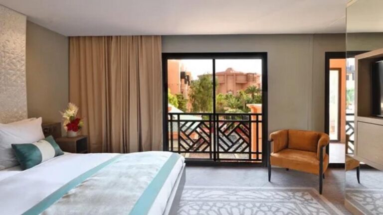 Vue d'ensemble de l'hôtel Mövenpick Marrakech et ses 5 hectares de jardins, décor d'exception pour les séminaires en plein air